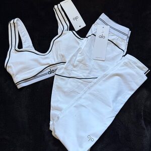Alo Yoga Women’s White Leggings With Sports Bra